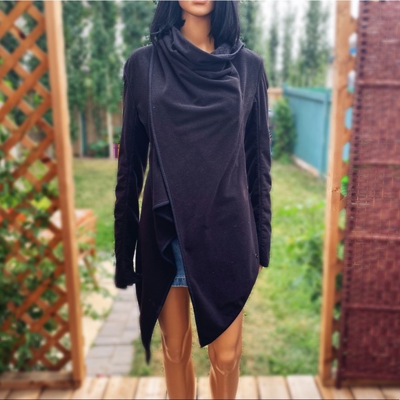 Lululemon Presence of Mind Wrap - Picture 2 of 13